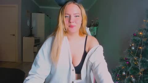 Snapshot of alicecaseyy chatting on January 7, 2025, 10:30 pm AliceCasey online show from January 7, 2025, 10:30 pm