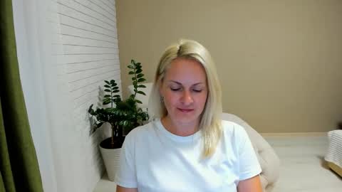 Alicee online show from September 11, 2025, 8:09 pm