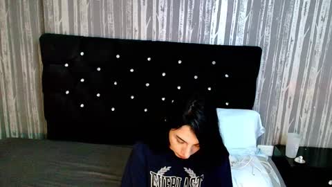 Snapshot of alicee_moonn chatting on February 25, 2026, 9:13 pm alicee_moonn online show from February 25, 2026, 9:13 pm