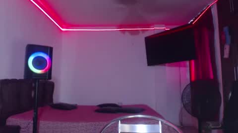 aliceesmiths online show from January 4, 2025, 2:25 pm