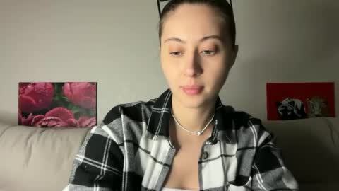 Snapshot of aliceinlustland chatting on June 24, 2026, 10:20 pm aliceinlustland online show from June 24, 2026, 10:20 pm