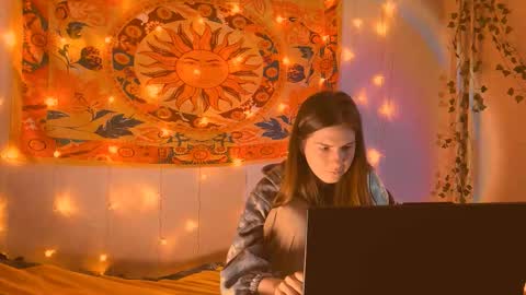 Snapshot of aliceinredsquare_ chatting on February 14, 2026, 5:15 am Alice online show from February 14, 2026, 5:15 am