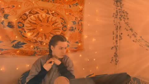 Snapshot of aliceinredsquare_ chatting on February 18, 2026, 5:14 am Alice online show from February 18, 2026, 5:14 am