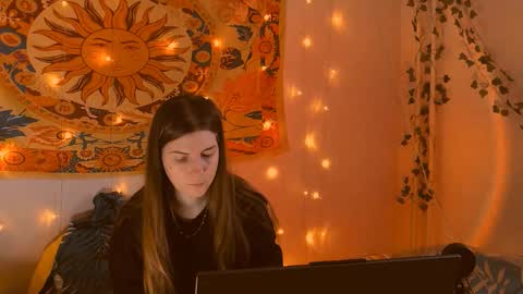 Snapshot of aliceinredsquare_ chatting on February 20, 2026, 6:26 am Alice online show from February 20, 2026, 6:26 am