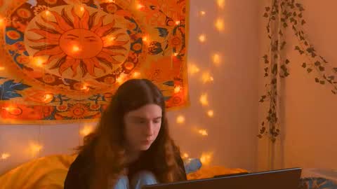 Snapshot of aliceinredsquare_ chatting on February 25, 2026, 5:28 am Alice online show from February 25, 2026, 5:28 am