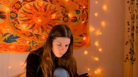 Snapshot of aliceinredsquare_ chatting on February 26, 2026, 5:17 am Alice online show from February 26, 2026, 5:17 am