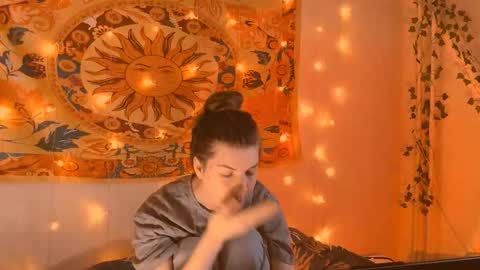 Snapshot of aliceinredsquare_ chatting on February 28, 2026, 5:19 am Alice online show from February 28, 2026, 5:19 am