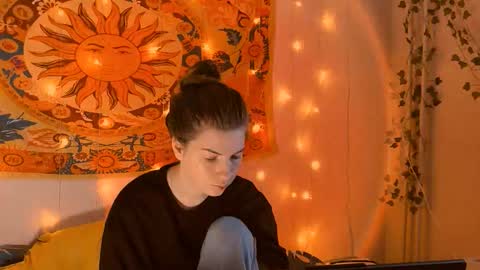 Snapshot of aliceinredsquare_ chatting on March 3, 2026, 5:13 am Alice online show from March 3, 2026, 5:13 am