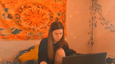 Snapshot of aliceinredsquare_ chatting on March 4, 2026, 5:24 am Alice online show from March 4, 2026, 5:24 am