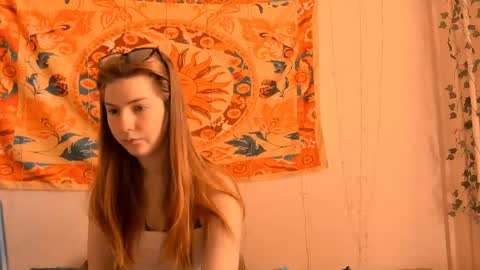 Snapshot of aliceinredsquare_ chatting on April 22, 2026, 5:10 am Alice online show from April 22, 2026, 5:10 am