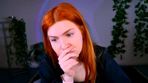 Snapshot of aliceinredsquare_ chatting on May 10, 2026, 5:01 am Alice online show from May 10, 2026, 5:01 am