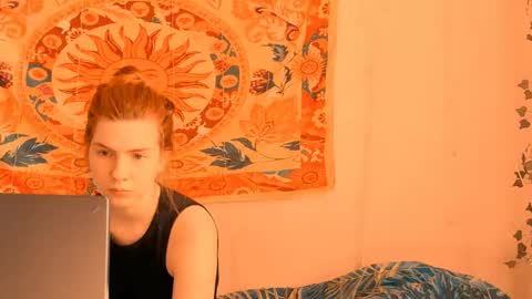 Snapshot of aliceinredsquare_ chatting on May 31, 2026, 5:04 am Alice online show from May 31, 2026, 5:04 am