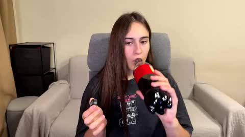 alicekollt online show from November 5, 2025, 5:24 pm