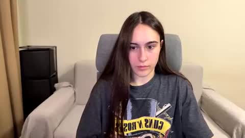 alicekollt online show from June 9, 2026, 8:42 pm