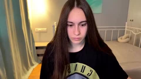 alicekollt online show from June 25, 2026, 12:42 pm