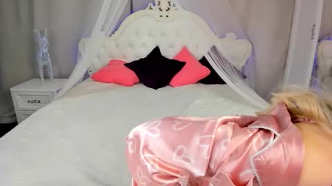 alicemonro online show from October 20, 2025, 8:26 am