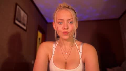 aliceoceaneyes online show from September 23, 2025, 4:43 pm