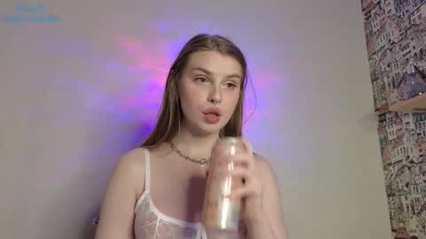 Snapshot of aliceparis69 chatting on November 19, 2025, 3:23 pm Alice online show from November 19, 2025, 3:23 pm