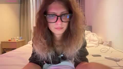 AlicePinkhead online show from April 17, 2026, 9:01 am