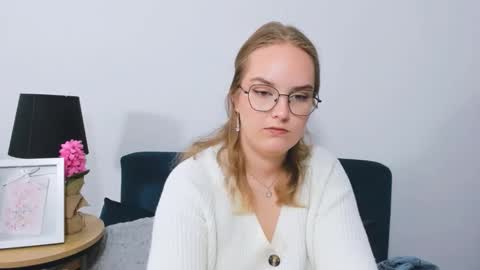 alicesensitive online show from September 16, 2025, 3:35 pm