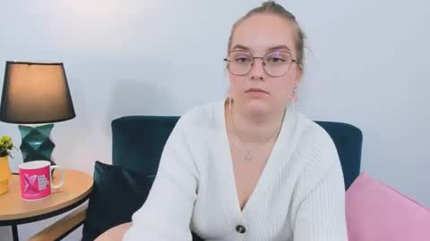 alicesensitive online show from September 18, 2025, 11:01 am