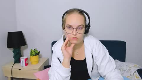 alicesensitive online show from October 5, 2025, 4:22 am