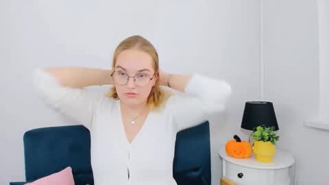 alicesensitive online show from November 14, 2025, 1:10 pm