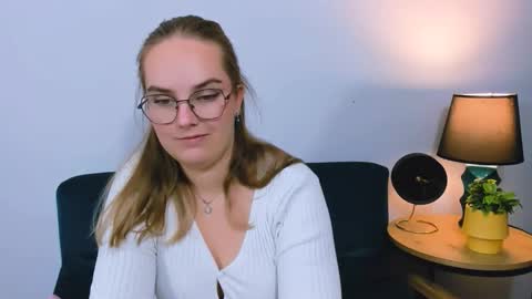 alicesensitive online show from November 18, 2025, 4:22 pm