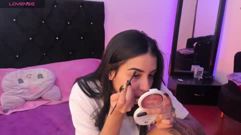 Snapshot of alicewoodville chatting on January 23, 2025, 5:52 pm Alice online show from January 23, 2025, 5:52 pm