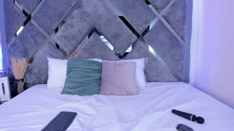 Alice  online show from January 23, 2025, 2:39 pm