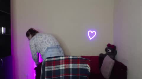 Alicia online show from April 3, 2026, 5:27 am