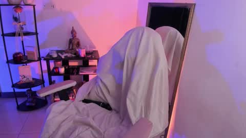 Alicia Grace online show from November 13, 2025, 9:25 pm