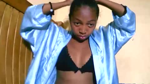 alicianah online show from September 16, 2025, 1:23 pm