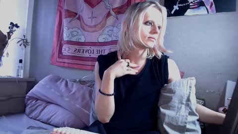 Alien Bella online show from February 28, 2026, 1:23 pm