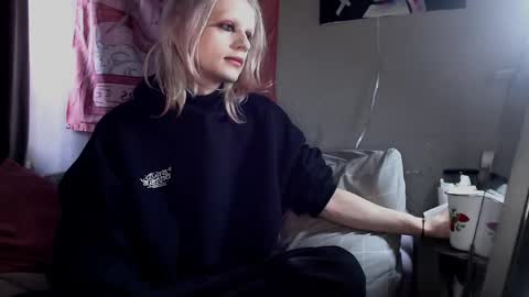 Alien Bella online show from March 20, 2026, 8:52 am