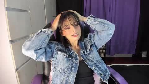 Snapshot of alien_universe chatting on February 19, 2025, 12:57 am Aiko Independent Model online show from February 19, 2025, 12:57 am