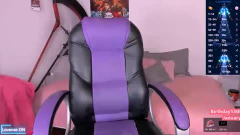 Aiko  Independent Model  online show from December 17, 2025, 7:53 pm