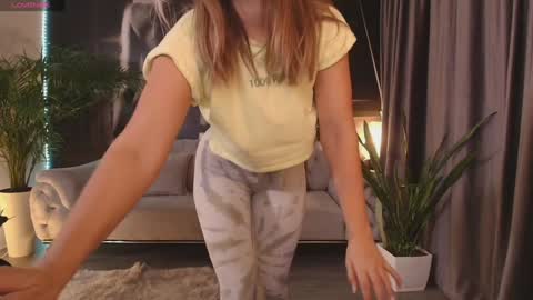 Snapshot of aliessia chatting on October 23, 2025, 6:50 pm Aliessia online show from October 23, 2025, 6:50 pm