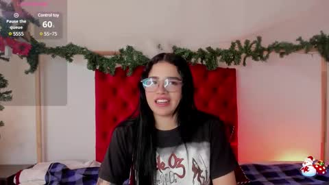 aliice_walker_ online show from December 9, 2024, 3:33 pm