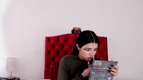 aliice_walker_ online show from December 24, 2024, 12:55 pm