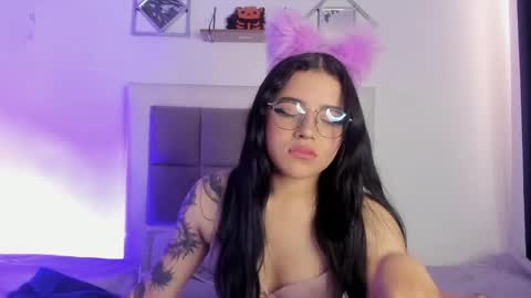 aliice_walker_ online show from January 14, 2025, 3:36 pm