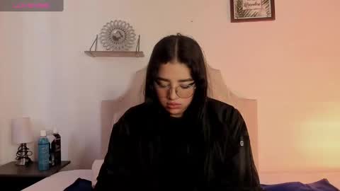 aliice_walker_ online show from January 23, 2025, 1:35 pm