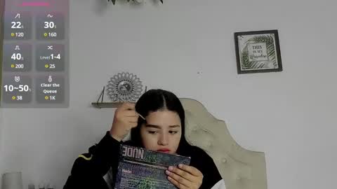 aliice_walker_ online show from February 3, 2025, 12:14 pm