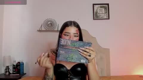 aliice_walker_ online show from February 10, 2025, 6:35 pm