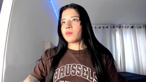 aliice_walker_ online show from October 20, 2025, 8:42 pm