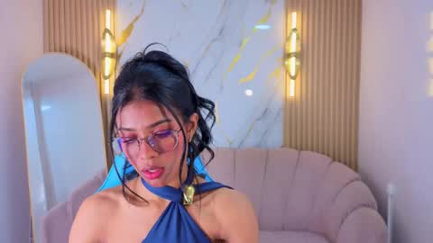 alina_b_ online show from April 13, 2026, 8:14 pm
