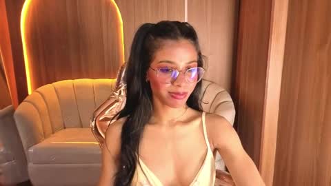 alina_b_ online show from April 14, 2026, 8:15 pm