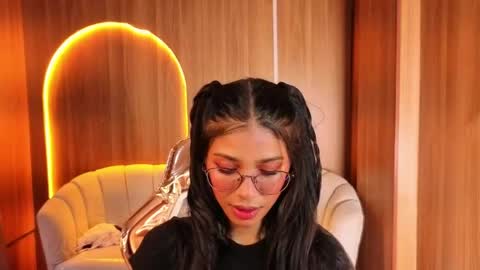 Snapshot of alina_b_ chatting on May 5, 2026, 8:06 pm alina_b_ online show from May 5, 2026, 8:06 pm