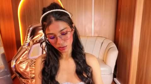 Snapshot of alina_b_ chatting on May 11, 2026, 8:17 pm alina_b_ online show from May 11, 2026, 8:17 pm