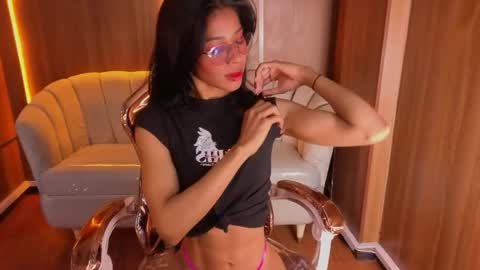 Snapshot of alina_b_ chatting on May 27, 2026, 8:06 pm alina_b_ online show from May 27, 2026, 8:06 pm
